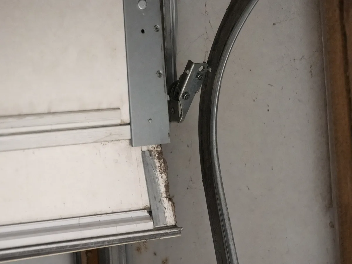 Garage Door Off-Track Repair in Signal Hill, CA